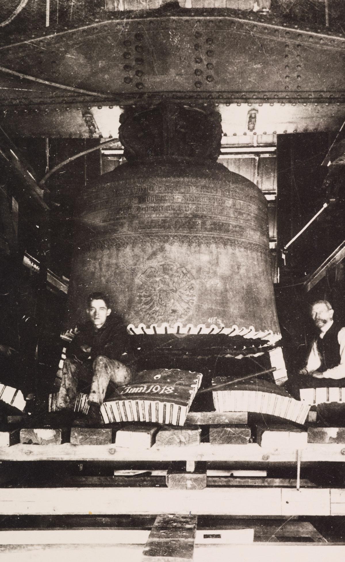 Auf diese Weise wurde die Glocke zunächst in Ringe und dann in einzelne Segmente zerlegt.